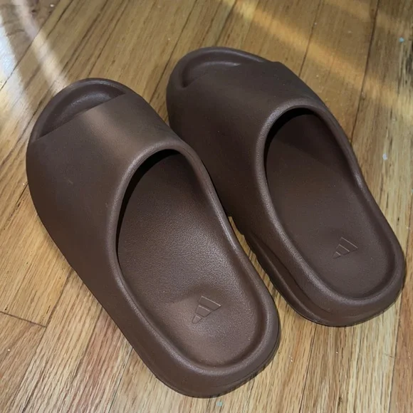 Yeezy Men’s Streetwear Slides Preowned Excellent Brown Read Below No flaws Yeezy | Shoes | Adidas Yeezy Slide Earth Brown | Poshmark main image 3